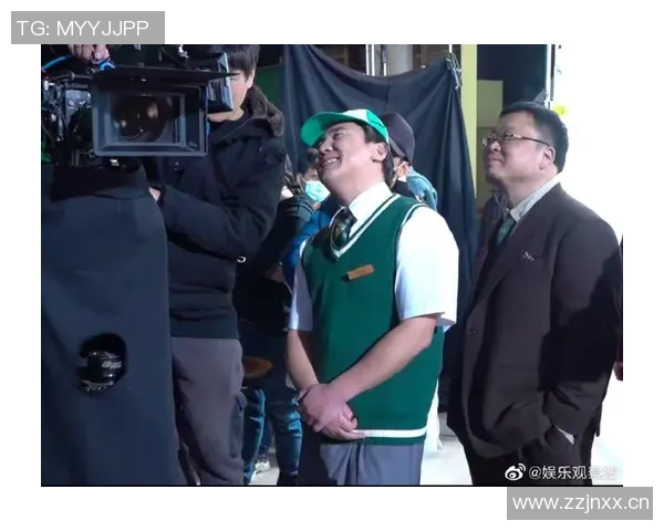 皮尔斯夜店偷瞄性感美女的紧张瞬间只需半秒钟的转头反应